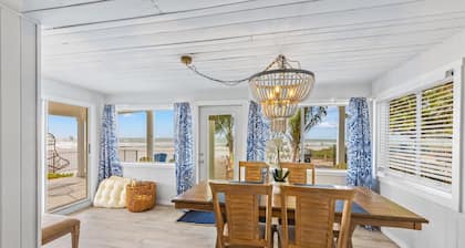 Beach Life: Gulf front Florida Cottage with gorgeous views!