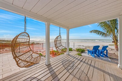 Beach Life: Gulf front Florida Cottage with gorgeous views!
