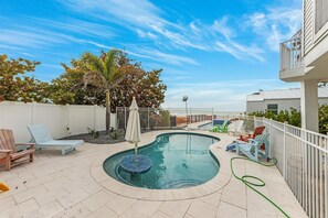 A heated pool - Turtle Watch: *Gulf front *Heated Pool *Spectacular Views (Holmes Beach)