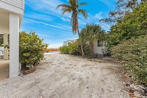Property grounds - Turtle Beach: 2 Homes, Sleeps 10, Gulf Front with 2 Pools! (Holmes Beach)