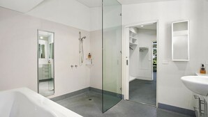 A modern bathroom with a glass-enclosed shower, a white bathtub, and a sink. - Cetacea - Point Lonsdale (POINT LONSDALE)