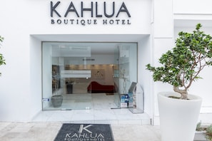 Property entrance - Kahlua Sea View Suites - Adults Only (Hersonissos)