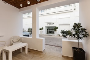 Junior Suite | In-room safe, desk, soundproofing, iron/ironing board - Kahlua Sea View Suites - Adults Only (Hersonissos)