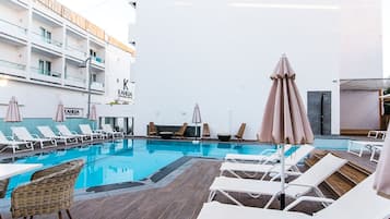 Piscine extérieure (ouverte en saison)