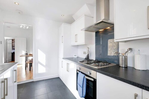 Big Family Home! FREE Parking, Fast WiFi, Garden