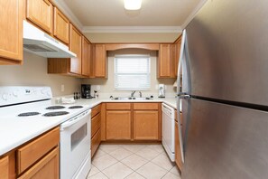 Fridge, microwave, oven, stovetop - Riverfront Condo Pigeon Forge/Mt. LeConte Views (Pigeon Forge)