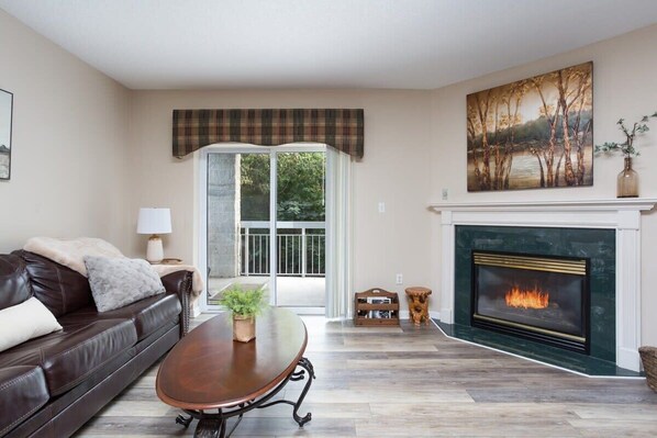 TV, fireplace, offices