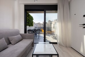 Suite de disseny | Sala d'estar | Televisor intel·ligent de 43 polzades amb canals per cable i televisor 