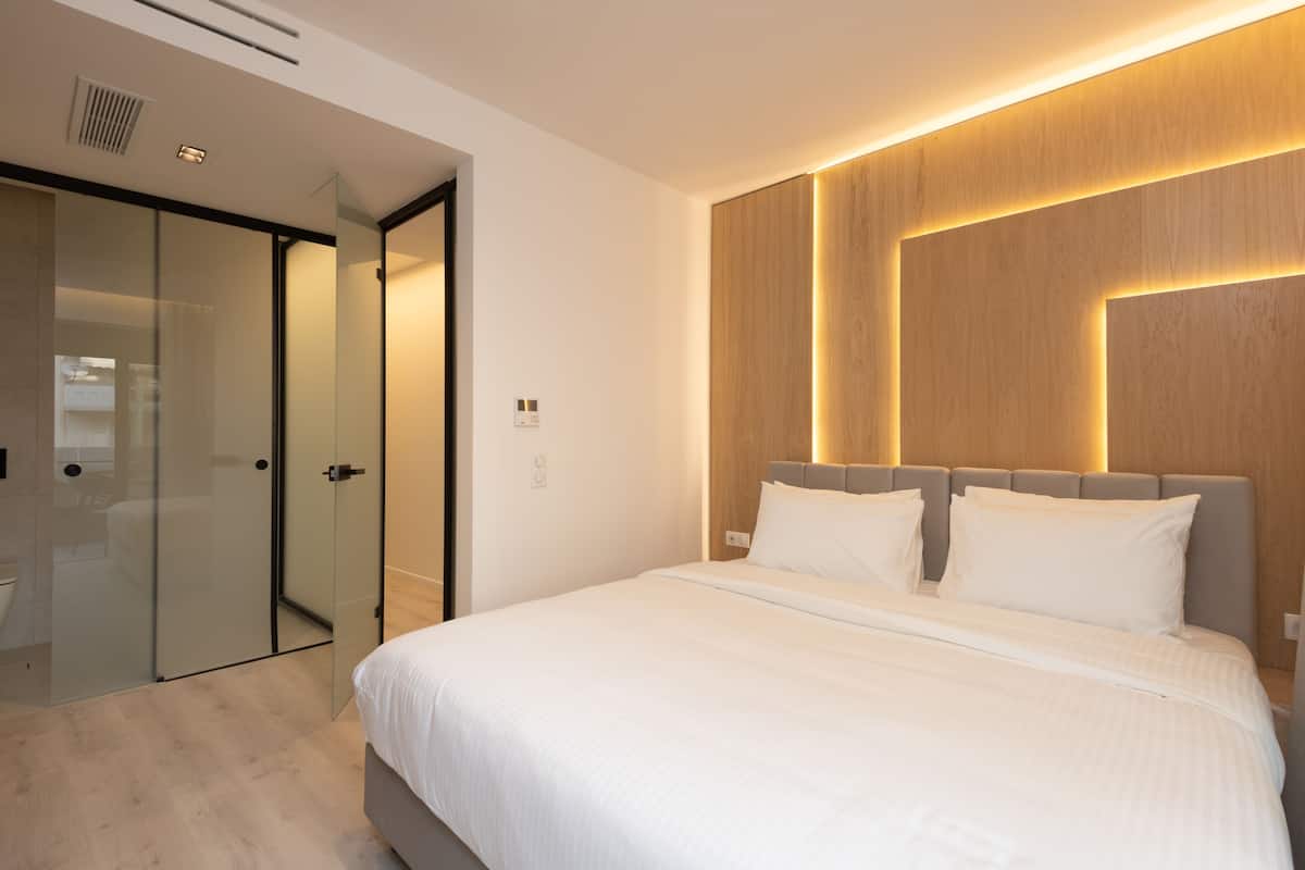 2-Bedroom Suite | 2 svefnherbergi, rúmföt af bestu gerð, skrifborð, myrkratjöld/-gardínur