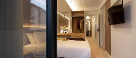 2 bedrooms, premium bedding, desk, blackout curtains