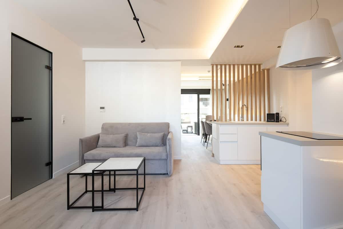 2-Bedroom Maisonette Suite with Jacuzzi | 고급 침구, 책상, 암막 커튼, 다리미/다리미판