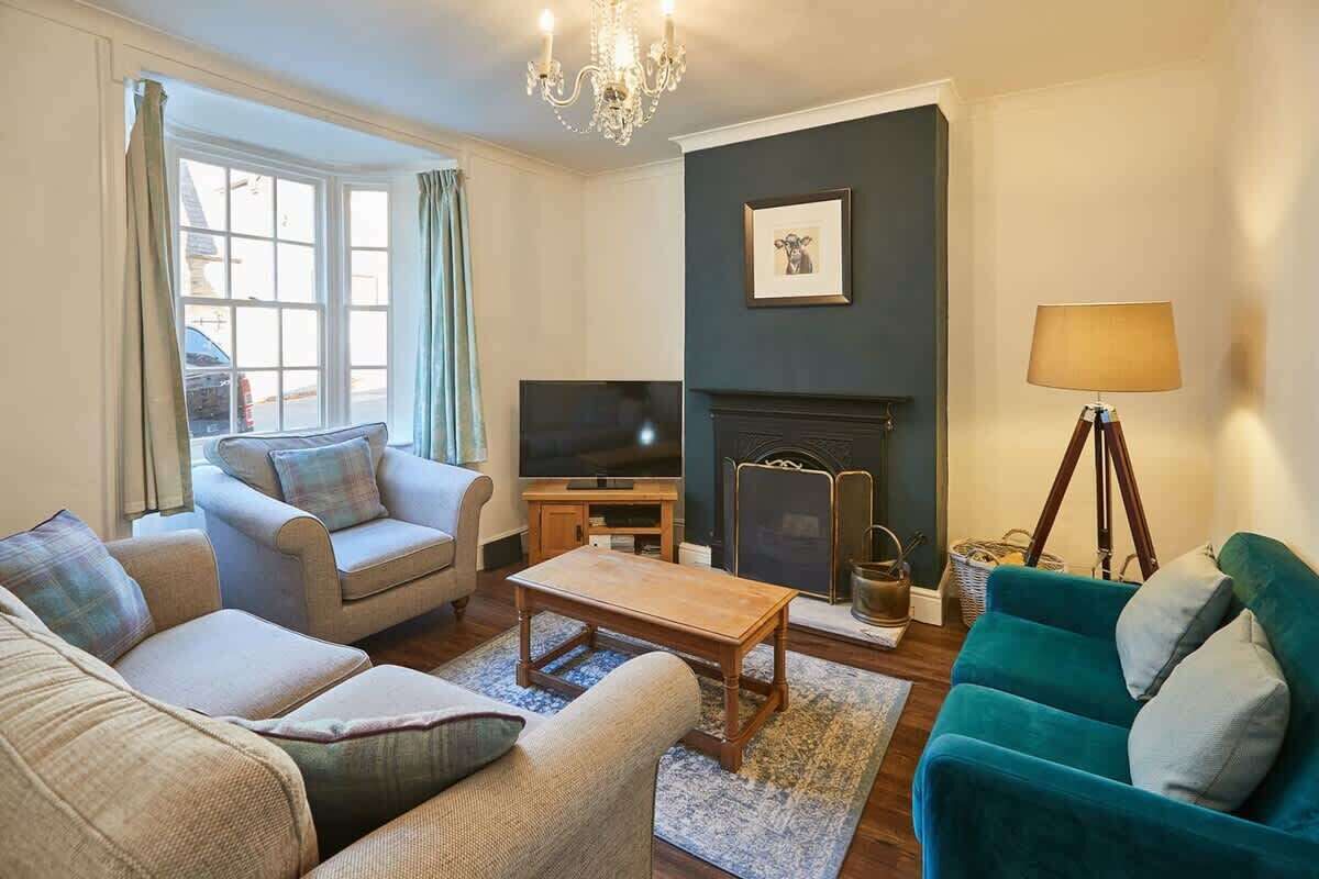 TV, fireplace, video games, DVD player