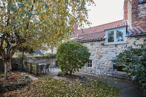 Terrace/patio - Host & Stay | Hall Garth (Pickering)