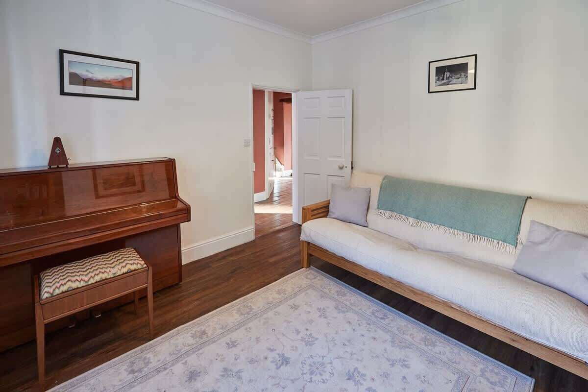 TV, fireplace, video games, DVD player