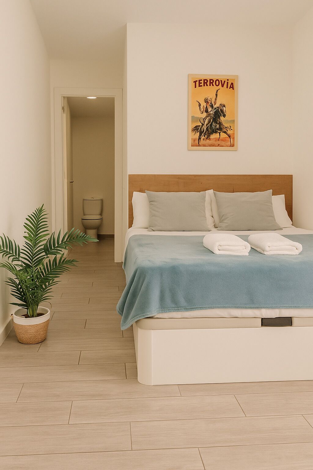 1 dormitorio, tabla de planchar con plancha, ropa de cama