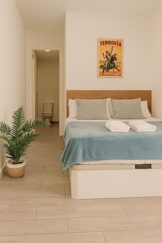 Suite by Hawkins Interior Low A