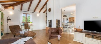 Villa Marina with pool, BBQ & parking near Poreč