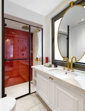 1+0 Studio Apartment | Bathroom | Free toiletries, hair dryer, bathrobes, slippers - Ulus G Residences (Istanbul)