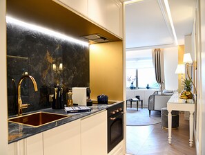 1+0 Superior Apartment | Eget kjøkken | Espressomaskin, kaffetrakter/tekoker, vannkoker og rengjøringsutstyr