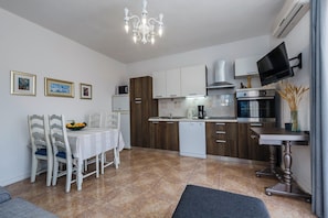 Fridge, microwave, oven, dishwasher
