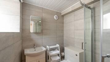House | Bathroom | Shower, towels