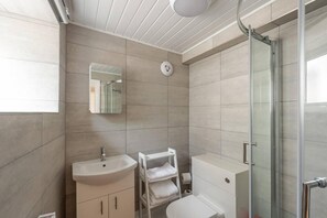 Bathroom - Beautiful 2-bed House in Egremont Milo's Place (Egremont)