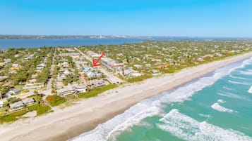 Beach nearby, sun loungers, beach towels