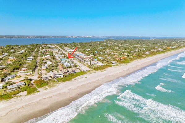 Beach nearby, sun-loungers, beach towels