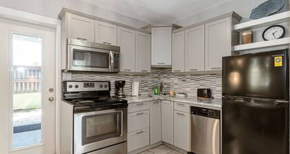 Beautiful downtown Melbourne Beach renovated apartment one block from the beach!