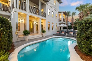 Een verwarmd zwembad