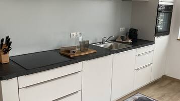 Kühlschrank, Ofen, Herdplatte, Geschirrspüler