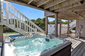 Tina de hidromasaje al aire libre