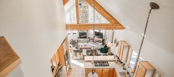 Windflower Retreat: Beautiful Dog Friendly Home