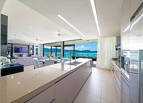 Luxury 4 Bedroom, 4.5 Bath Whitsunday Penthouse Apartment with ocean views