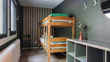 18 bedrooms, travel cot, WiFi