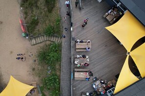 تناول الطعام بالخارج