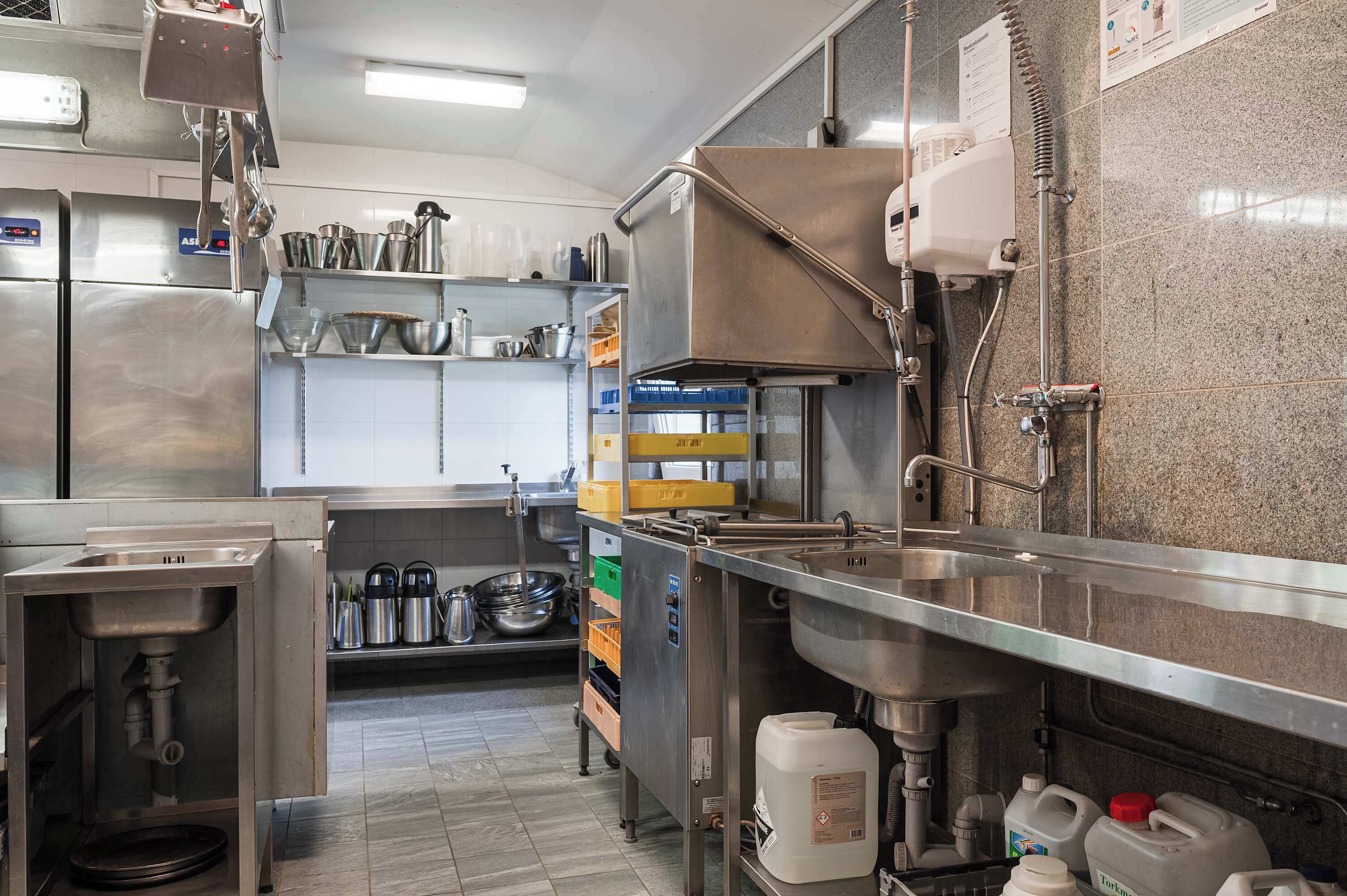 Frigorífic, microones, forn i placa de cuina 