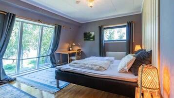 5 slaapkamers, een strijkplank/strijkijzer, reisbedje, wifi