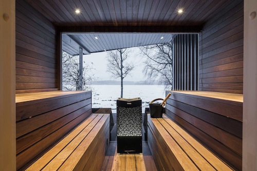 The Villa – Private Lake Lodge with Sauna & Jetty