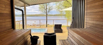 The Villa – Lake Escape w/ Sauna, Jacuzzi & Boats