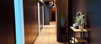 Ladhus I - Fancy Nature Hill home by the lake