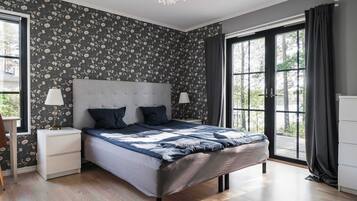 6 bedrooms, iron/ironing board, WiFi, bed sheets