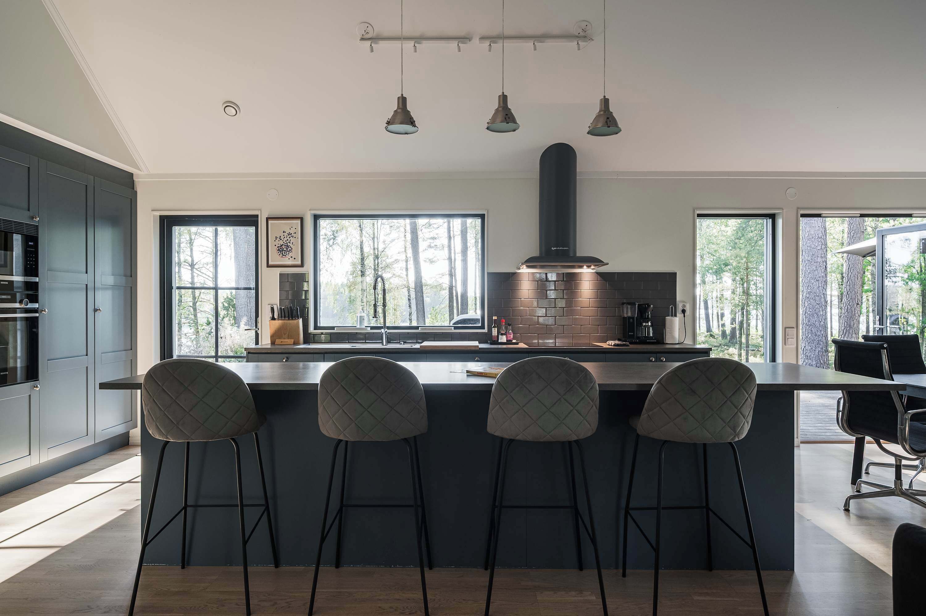 Kylskåp, mikrovågsugn, ugn och spishäll