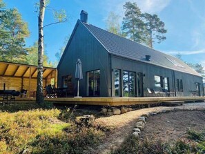 Exterior - Villa Nabben - strong pines, lakeview and beach (Gällstad)