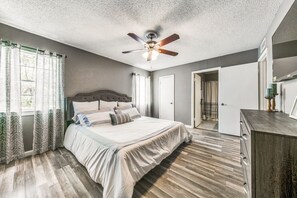 3 soverom, skrivebord, strykejern/-brett og wi-fi (inkludert)