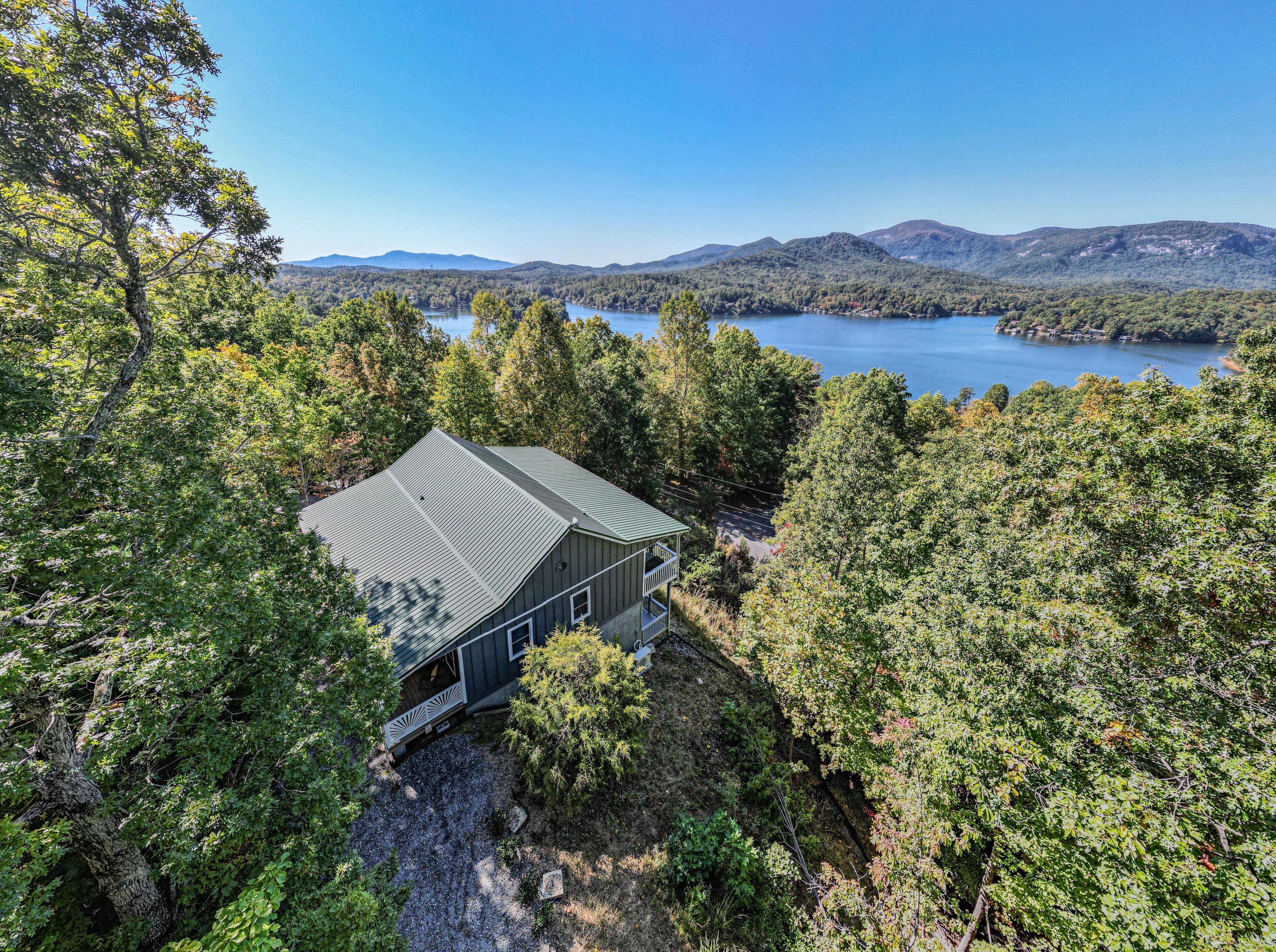 MOUNTAIN & LAKE VIEWS, GAME & KIDS ROOM, PRIVATE COMMUNITY - LAKE ACCESS!
