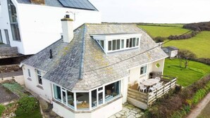 Unclassified image, 2 of 27, button - Trevarthian - Perfectly located, overlooking Polzeath beach, sleeps 8 + dogs (Polzeath)