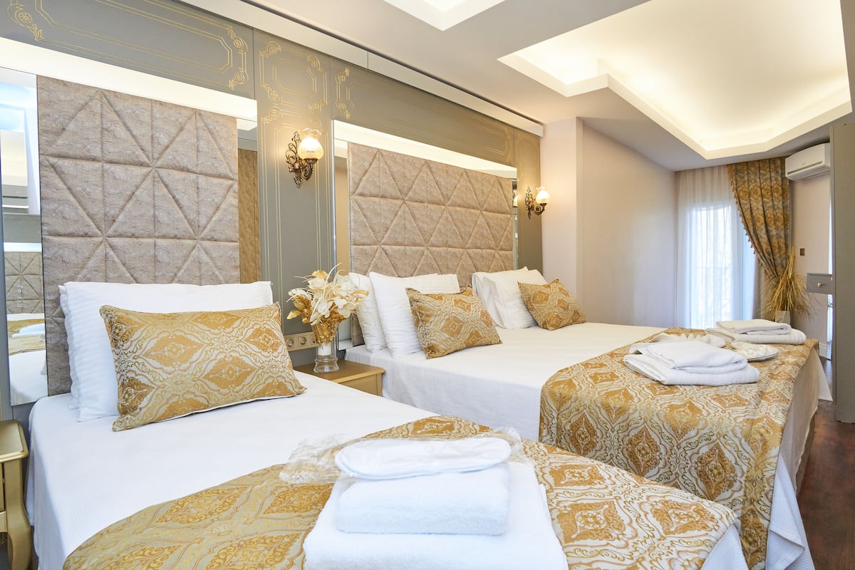Standard Triple Room | Minibar, in-room safe, desk, laptop workspace