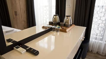 Annex building double room | Frigobar, cofres nos quartos, escrivaninha