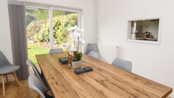 Kühlschrank, Geschirrspüler, Wasserkocher, Toaster